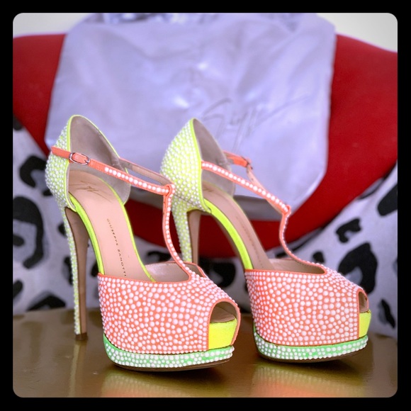 Giuseppe Zanotti Shoes - Giuseppe Zanotti Open toe neon pumps